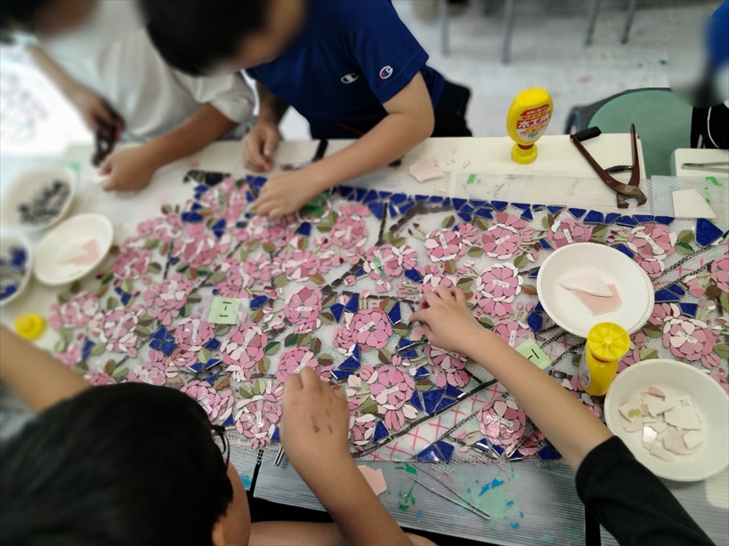 麻布小モザイク壁画作り