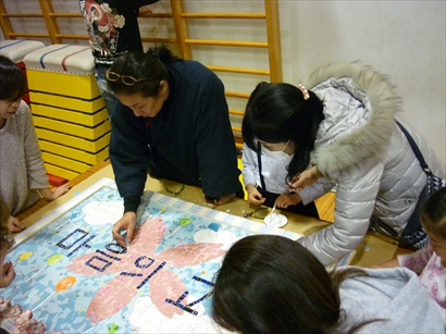 モザイク仕上げ作業