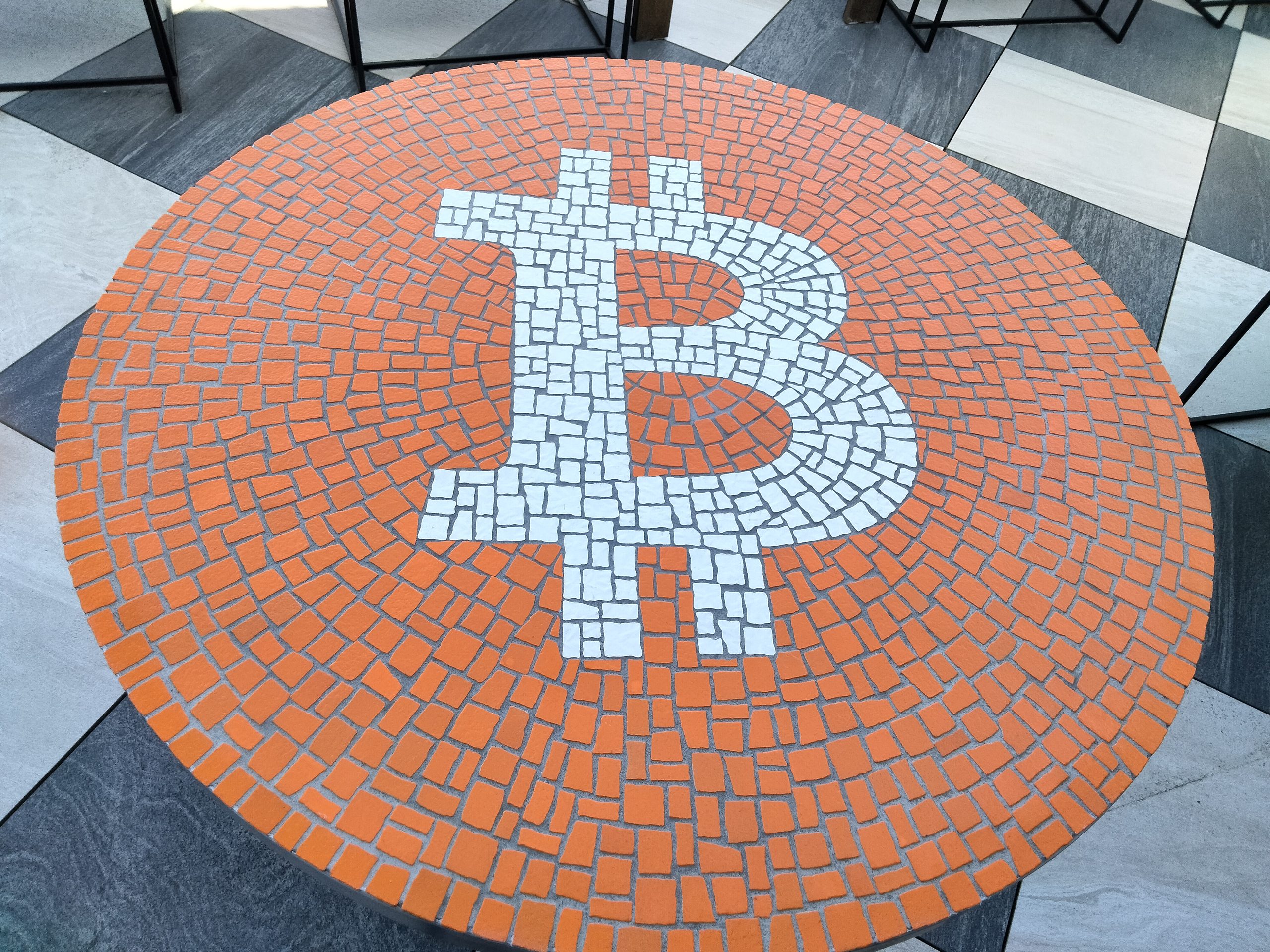 テラスのテーブル TokyoBitcoin